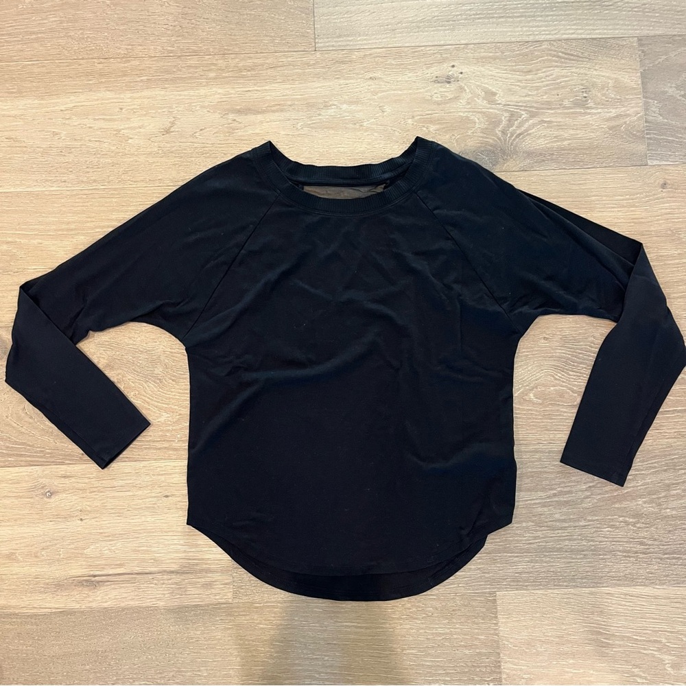 Athleta black long sleeve loose fit t-shirt with mesh panel at back of neck